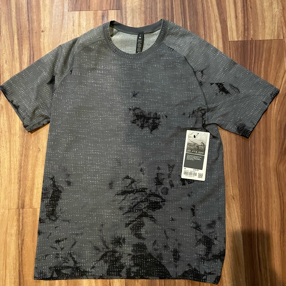 Mens metal vent size medium new with tag